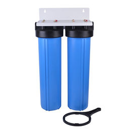 Blauer Plastikhauptwasser-Filter, weißer Wohnungs-Wannen-Wasser-Filter zweistufig